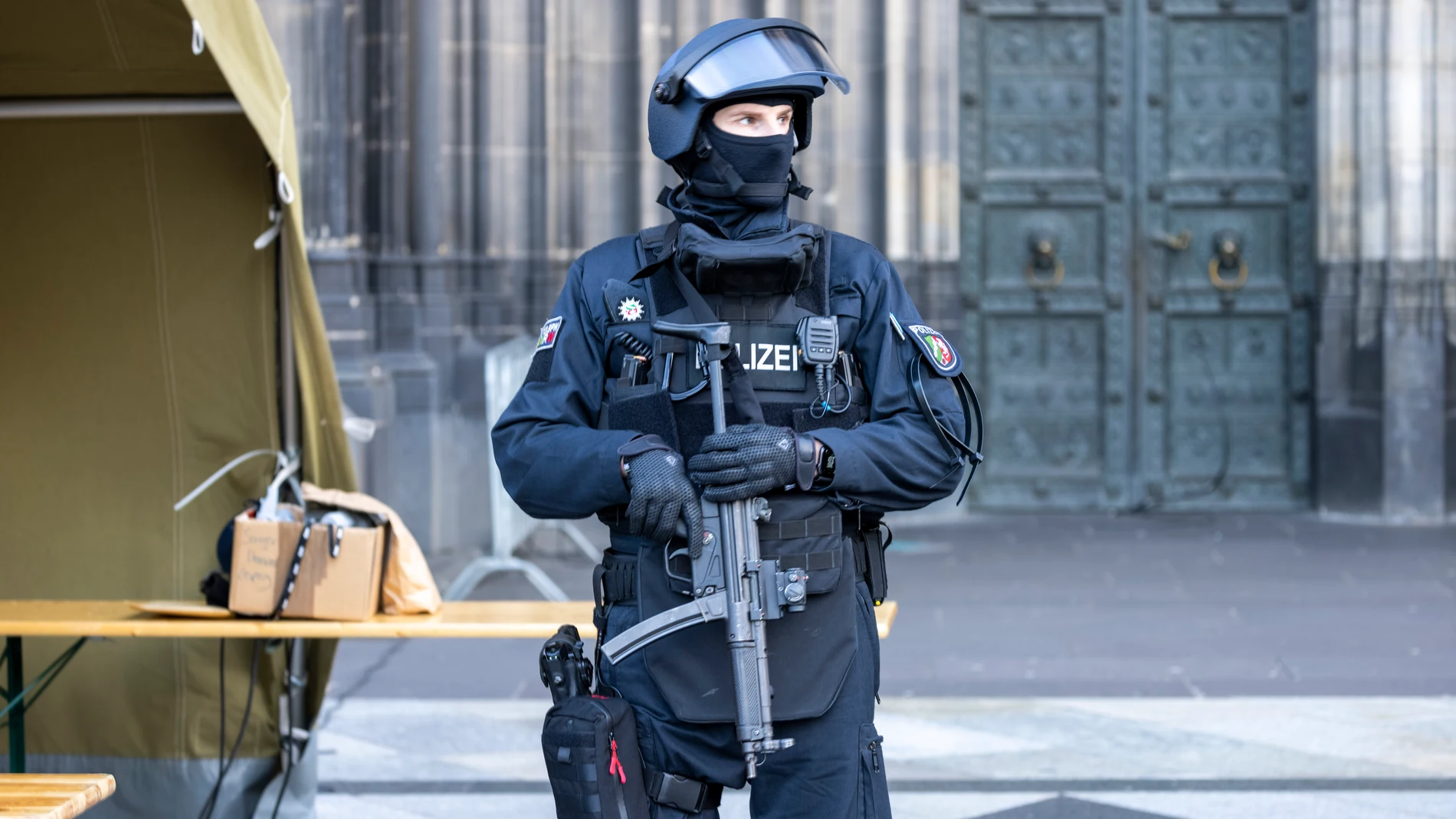 Las autoridades alemanas dicen que han detenido a tres personas más en relación con una supuesta amenaza a la catedral de Colonia durante el período de vacaciones. (Thomas Banneyer/dpa vía AP)