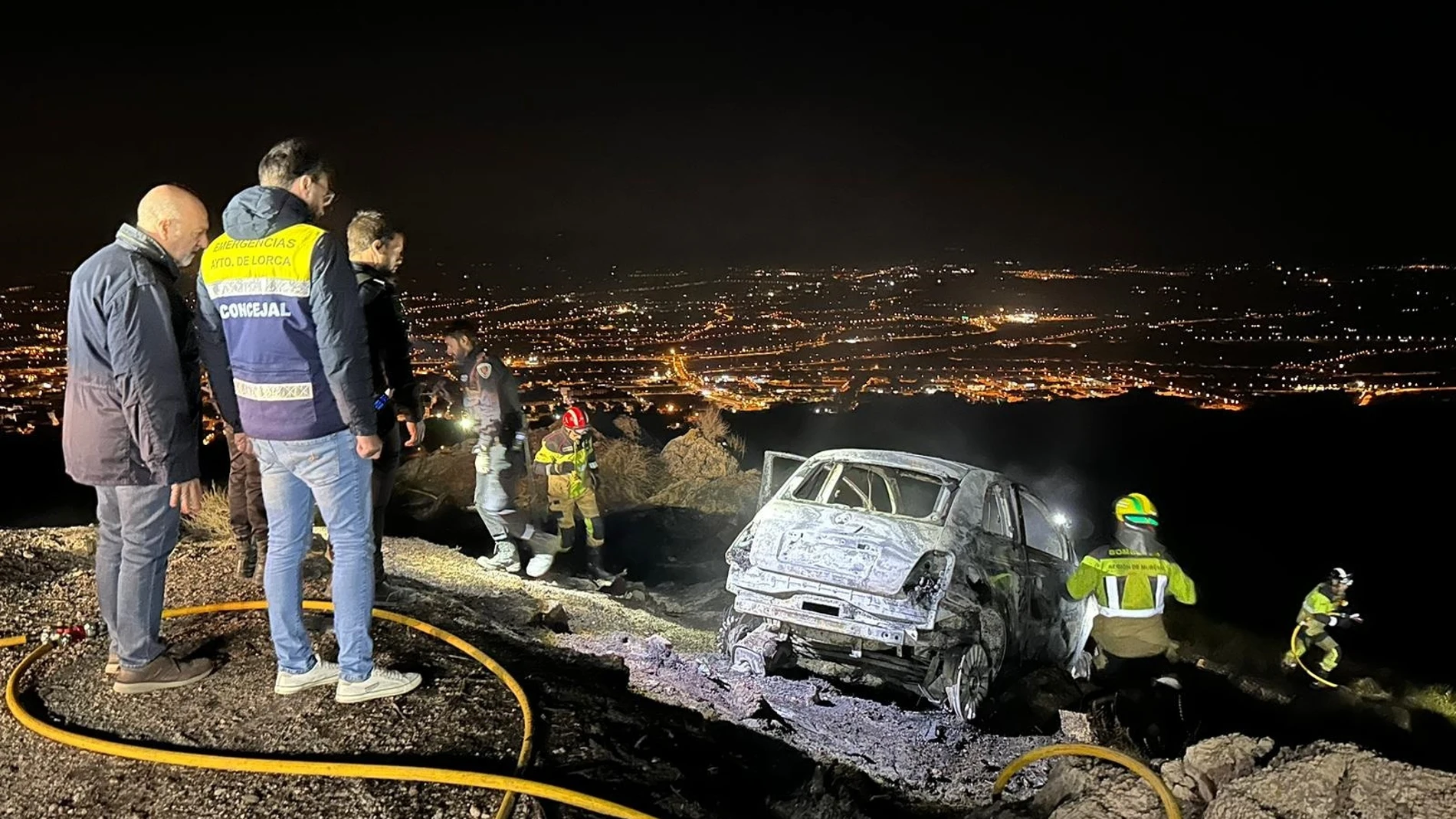 Un coche en llamas podría haber desencadenado el incendio forestal en la Sierra 'La Peñarrubia' de Lorca