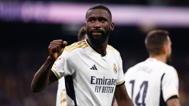 Rüdiger cierra el puño tras marcar