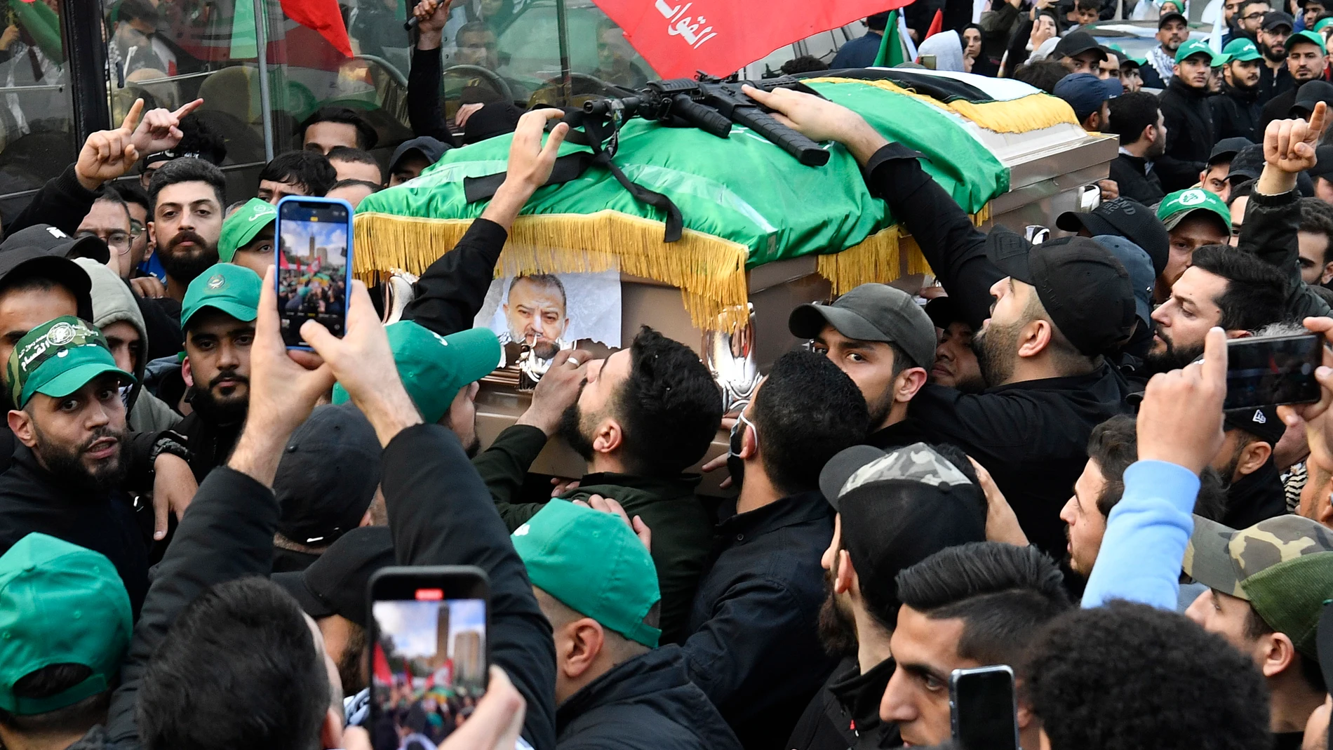 Beirut (Lebanon), 04/01/2024.- Mourners carry the coffin of Hamas deputy leader Saleh al-Arouri, and the others killed in a drone attack, during his funeral in Beirut, Lebanon, 04 January 2024. According to Lebanese state media, at least six people were killed in an explosion following an Israeli drone strike, including Hamas deputy head Saleh al-Arouri, in Beirut on 02 January evening. Hamas confirmed the killing of al-Arouri, and the Israeli army did not comment on the incident. (Líbano) EF...
