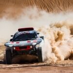 Carlos Sainz y su Audi ya están en el desierto