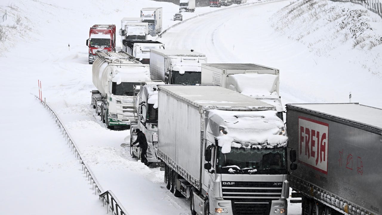 El temporal de frío y nieve causa el caos en el norte de Francia y