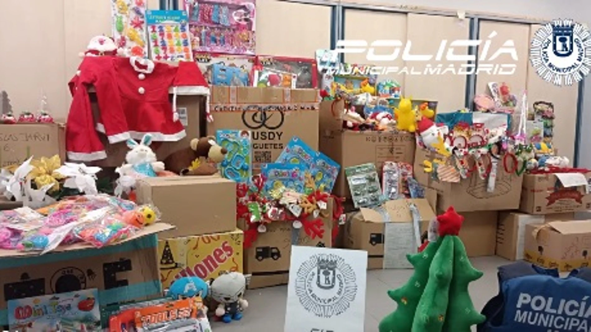 Requisados más de 7.000 juguetes y motivos navideños peligrosos o falsos en 14 comercios de Barajas y Fuencarral