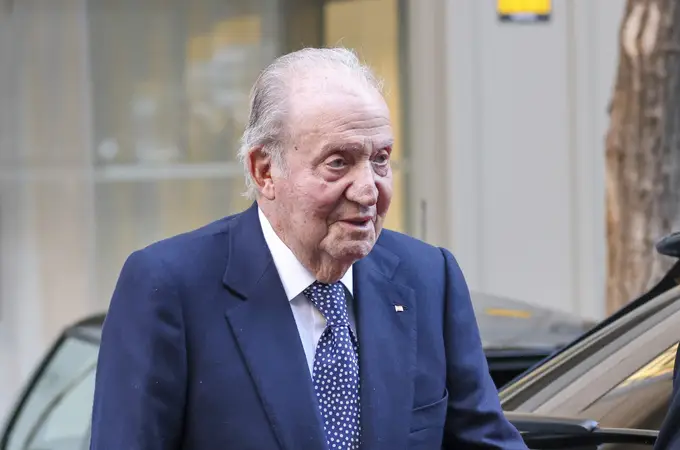 Don Juan Carlos viaja a Madrid para asistir con la Reina Sofía a la boda de Almeida y Teresa Urquijo