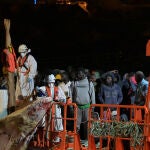 175 inmigrantes rescatados en la noche de hoy jueves por la embarcación de Salvamento Marítimo Concepción Arenal en aguas cercanas a El Hierro
