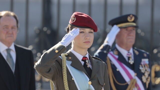 La Princesa Leonor en la Pascua Militar con el uniforme de gala del Ejército de Tierra.