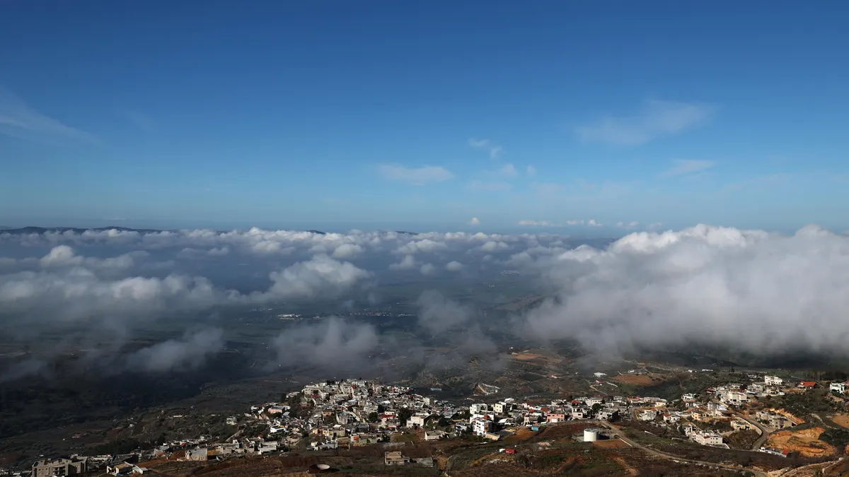 Hizbulá responde a un ataque israelí en el sur de Líbano con una andanada de 40 cohetes