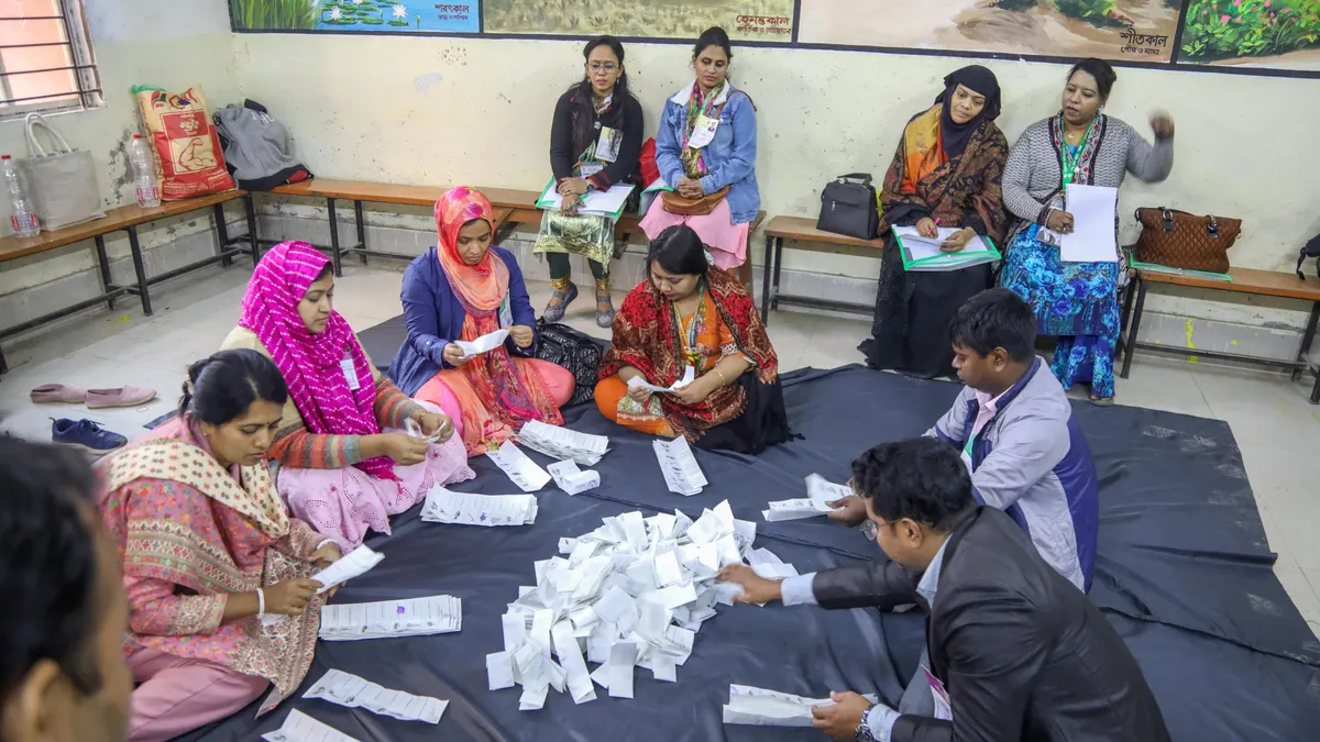 Bangladesh celebra elecciones marcadas por el boicot de la oposición y detenciones masivas