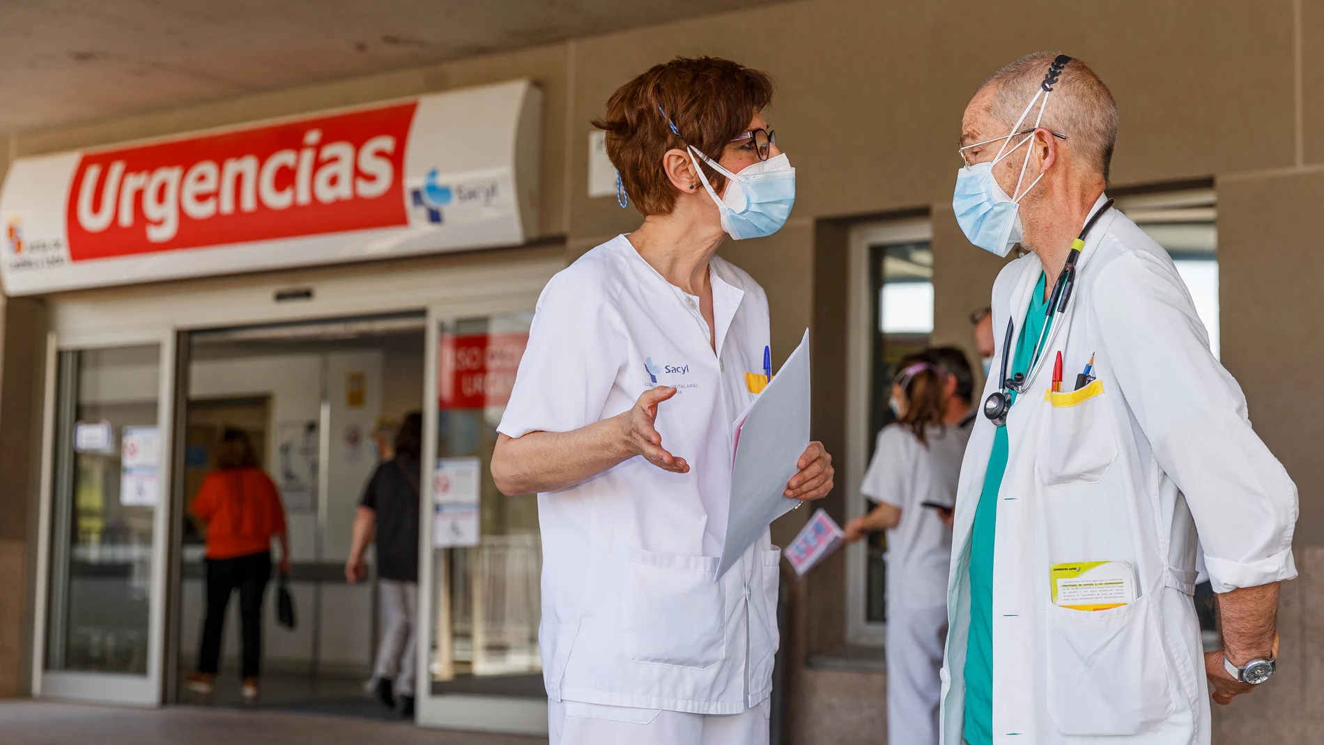 Personal sanitario en el servicio de urgencias de Segovia