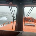 Rescatados cuatro varones magrebíes en dos pateras 'toy' en el Estrecho