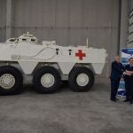 UE.- Albares visita las ambulancias blindadas que España enviará a Ucrania como muestra de un apoyo que durará "lo necesario"