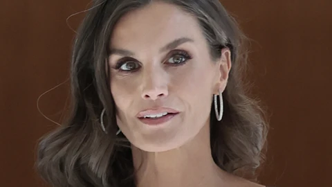 La Reina Letizia, con un vestido de estreno de Carolina Herrera en la inauguración de la Galería de las Colecciones Reales en julio de 2023