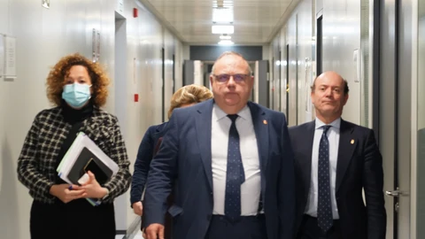El consejero de Sanidad, Alejandro Vázquez, antes de informar sobre los acuerdos adoptados en el pleno del Consejo Interterritorial del Sistema Nacional de Salud