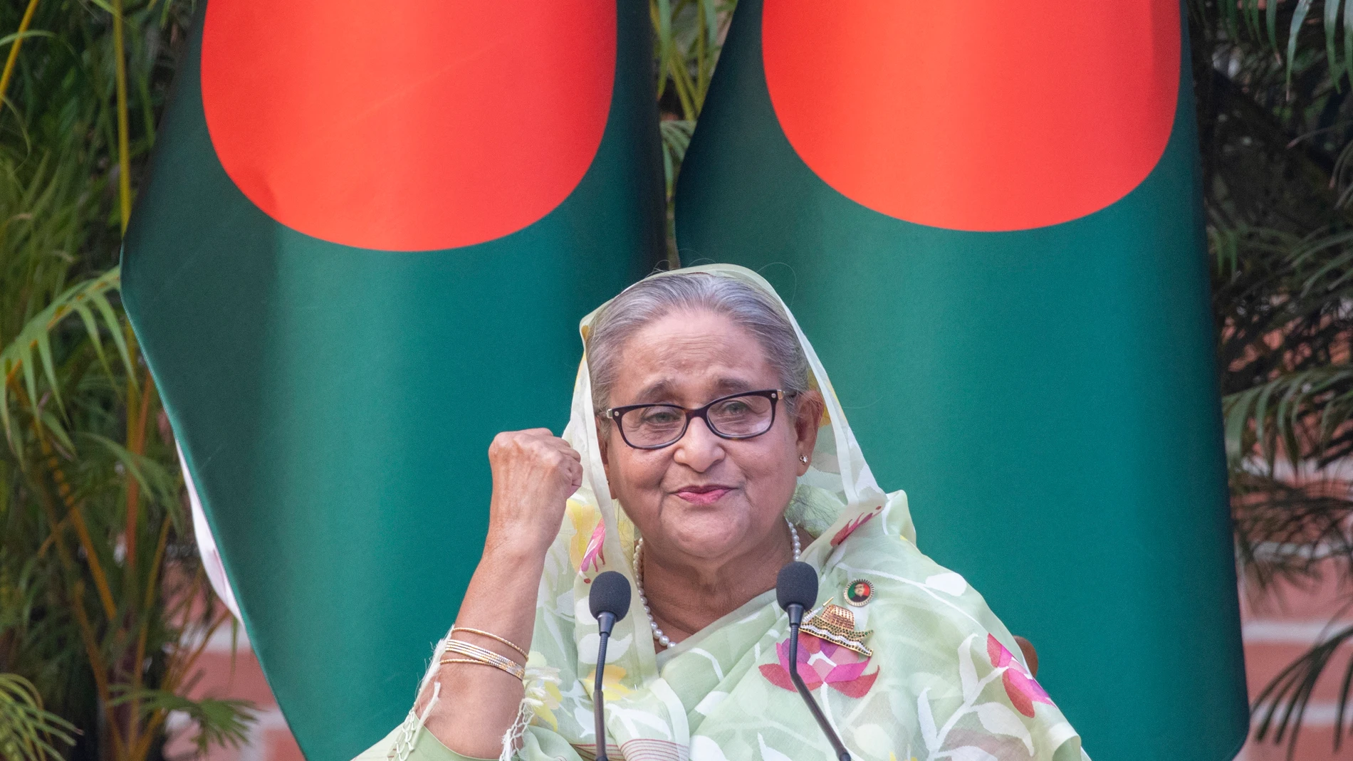 Dhaka (Bangladesh), 08/01/2024.- Bangladesh Prime Minister and Awami League President Sheikh Hasina addressing a meeting with foreign observers and journalists at the Prime Minister'Äôs resident at Gono Bhaban in Dhaka, Bangladesh, 08 January, 2024. Bangladesh'Äôs governing party, the Awami League, won the 12th Parliamentary elections, giving its Prime Minister Sheikh Hasina a fourth consecutive term. (Elecciones) EFE/EPA/MONIRUL ALAM