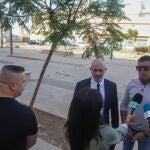 El n ovio de Dana Leonte a la llegada a los juzgados de Málaga