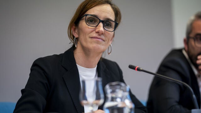Mónica García no aclara qué pasará con las CCAA que no implanten la mascarilla obligatoria: "Suerte en la vida"