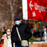 Vuelta a las mascarillas en centros sanitarios por la epidemia de la gripe