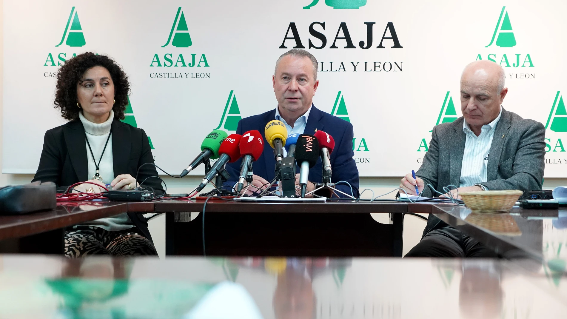 El presidente de Asaja Castilla y León, Donacioano Dujo, expone las principales reivindicaciones de la organización para 2024