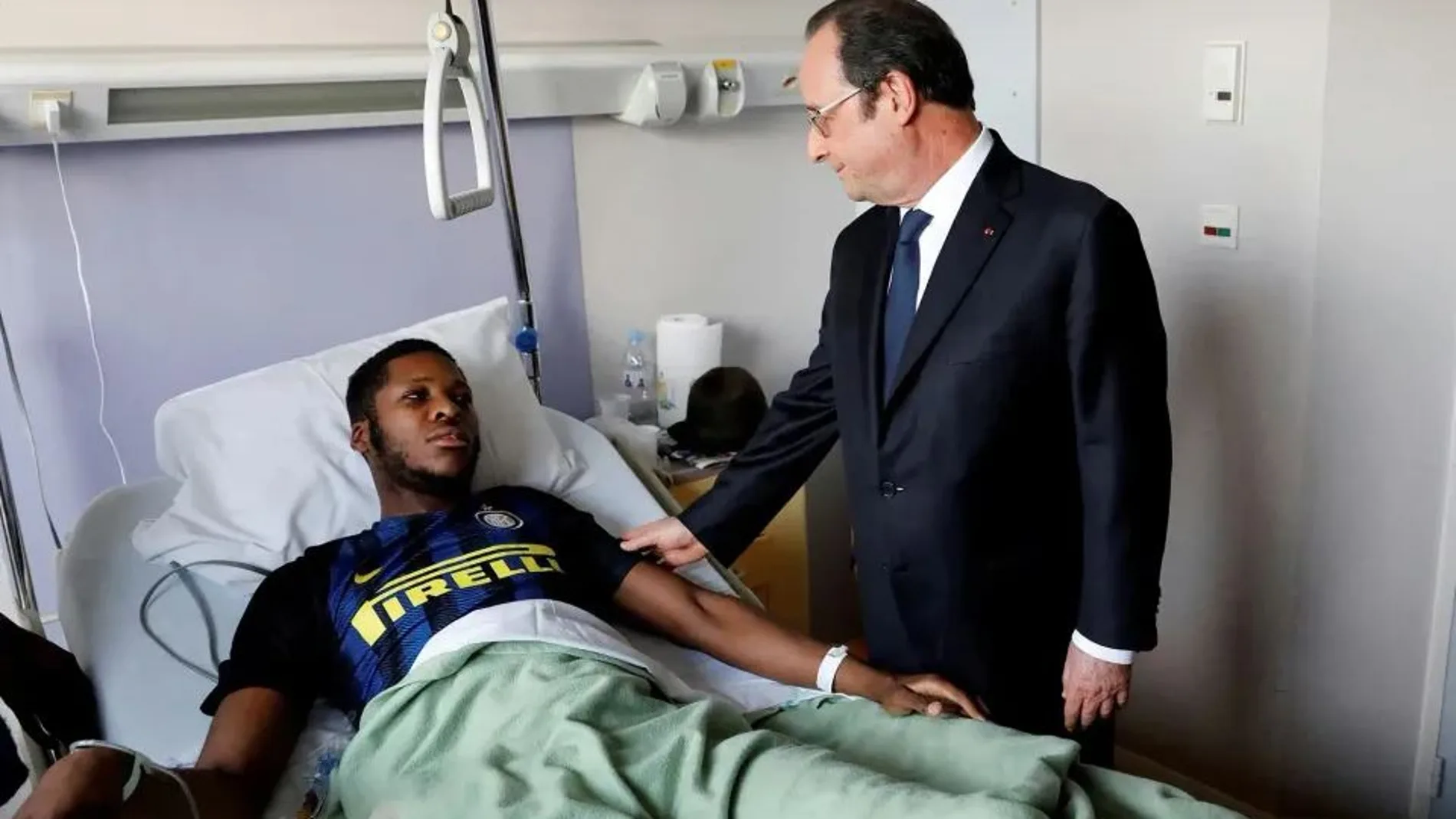 El entonces presidente, François Hollande, visitó a Théo en el hospital en 2017