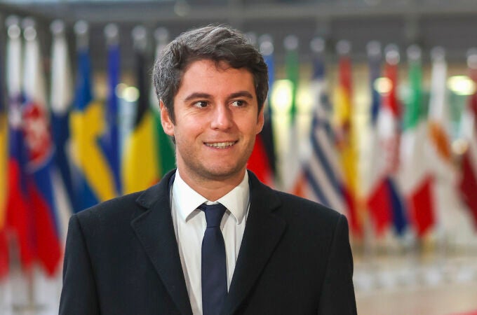 Gabriel Attal se convierte en el primer ministro más joven de Francia 