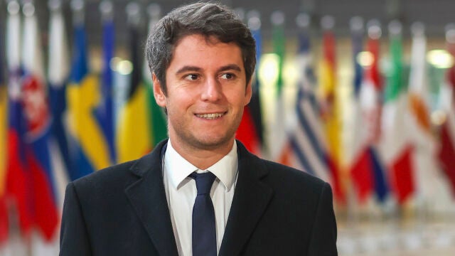 Gabriel Attal se convierte en el primer ministro más joven de Francia 