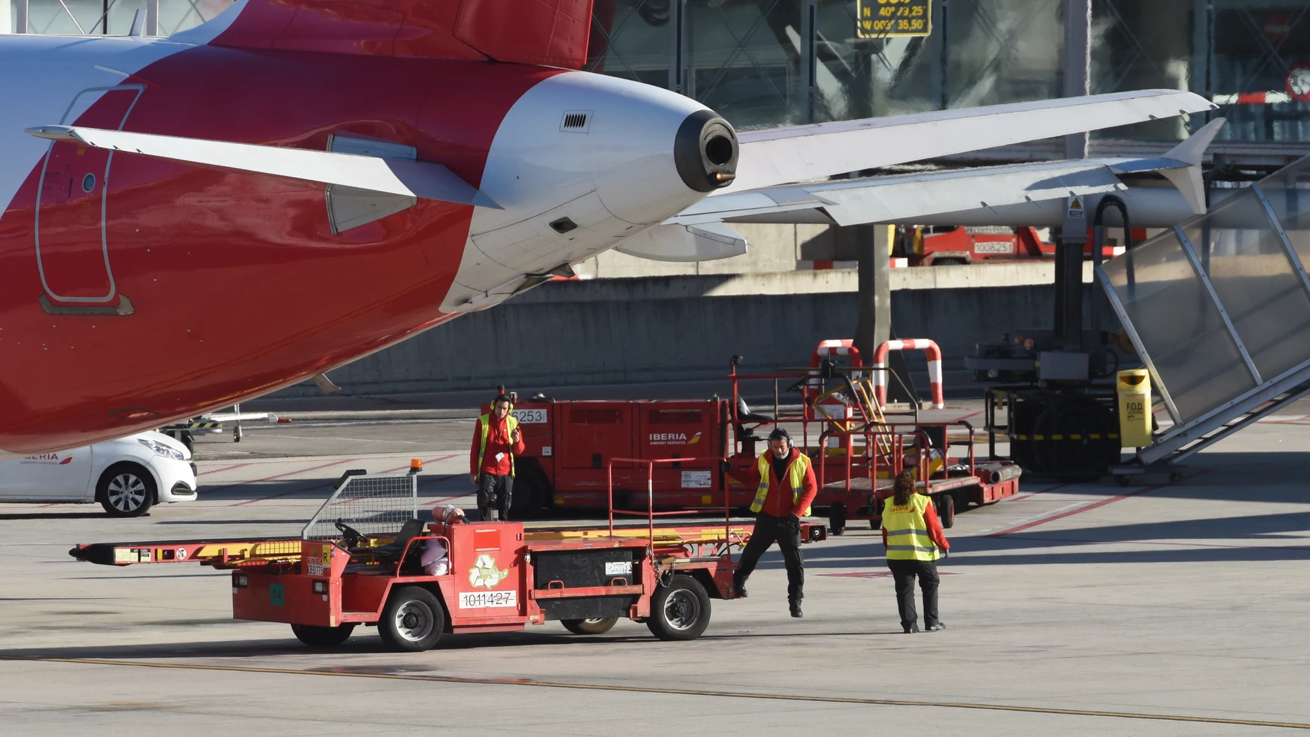 MADRID.-Iberia y sindicatos continuarán este miércoles las negociaciones para evitar nuevas huelgas en el handling MADRID.-Iberia y sindicatos continuarán este miércoles las negociaciones para evitar nuevas huelgas en el handling