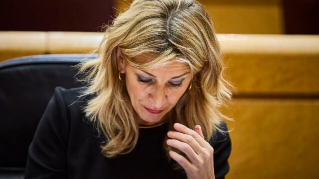 El pleno del Congreso, reunido excepcionalmente en el Senado, debate la convalidación de tres decretos del Gob