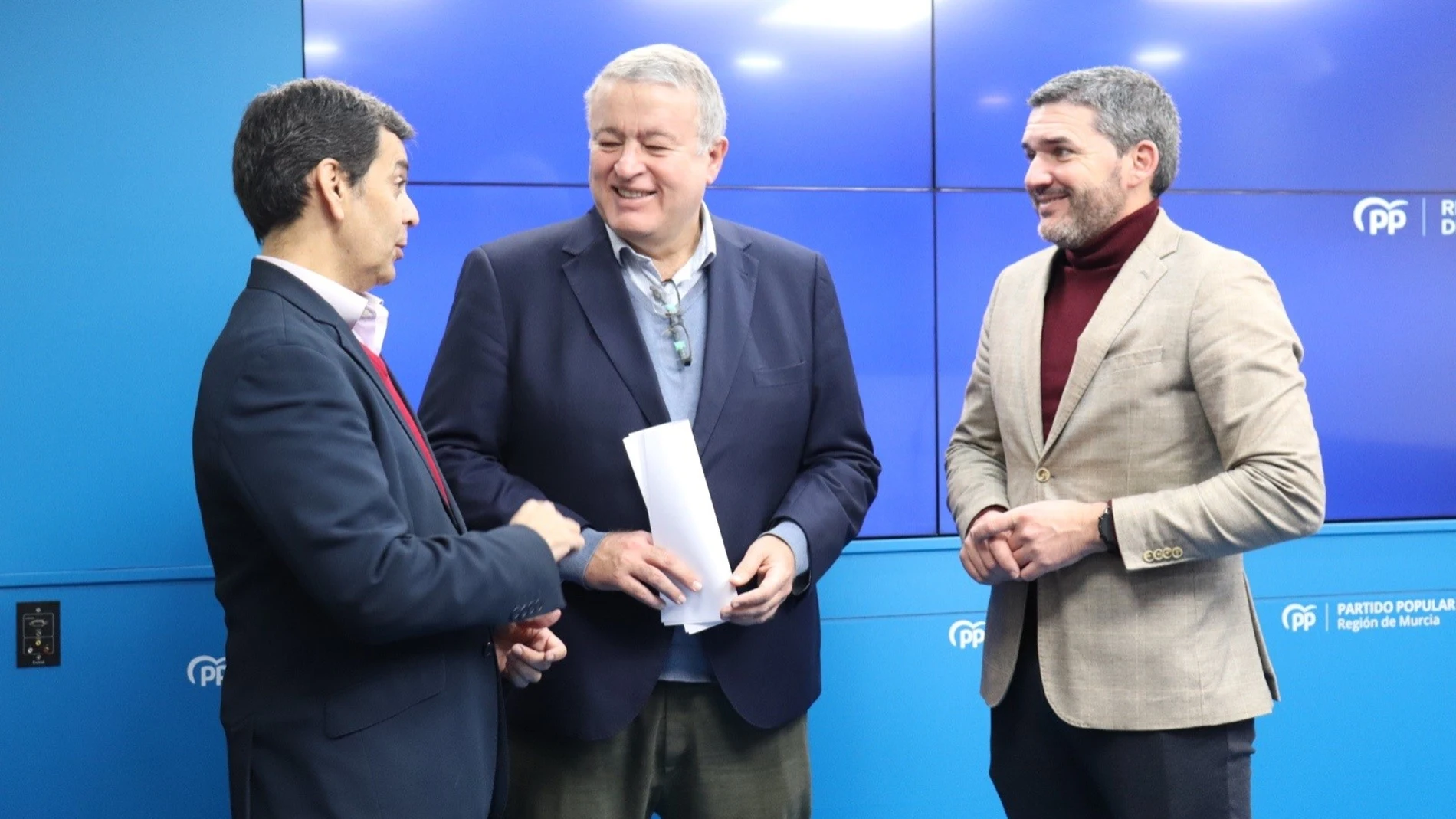 El senador del Partido Popular por la Región de Murcia, Francisco Bernabé, acompañado por los senadores Antonio Luengo y José Ramón Díez de Revenga PPRM 10/01/2024