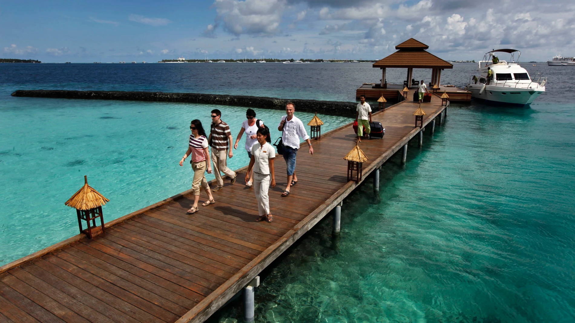 FILE- Foreign tourists arrive in a resort in the Kurumba island in Maldives, Feb. 12, 2012. Relationship between India and the Maldives is facing challenges after officials in the tiny island nation made derogatory remarks against Prime Minister Narendra Modi’s posts that promoted the pristine beaches of India’s Lakshadweep archipelago. (AP Photo/ Gemunu Amarasinghe, File)