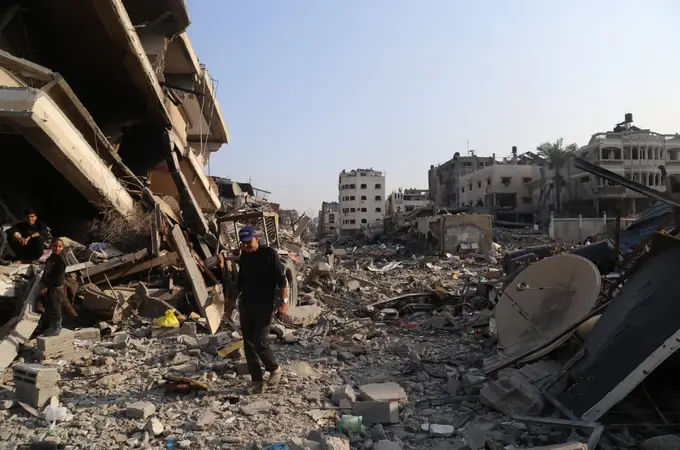 La guerra continúa en Gaza mientras Israel se sienta en el banquillo de los acusados en La Haya