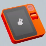 Rabbit R1, el nuevo dispositivo IA que se ha agotado en un día tras debutar en el CES 2024