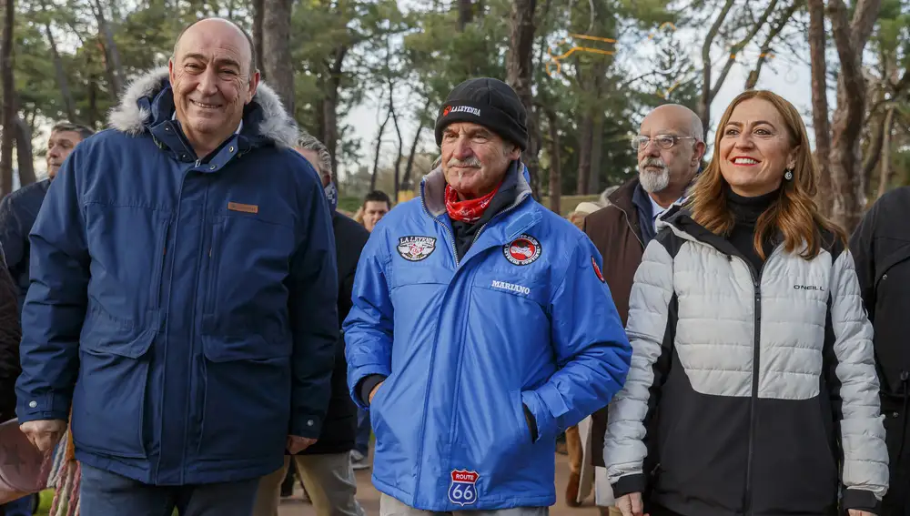 El presidente de la Diputación de Segovia, Miguel Ángel de Vicente, acompañado de el director de la La Leyenda Continúa , Mariano Parellada, y la directora de Protección Civil, Virginia Barcones, asisten a la inauguración de la 41ª edición de la concentración motera ''La Leyenda'', organizada por el Moto Club La Leyenda Continúa.