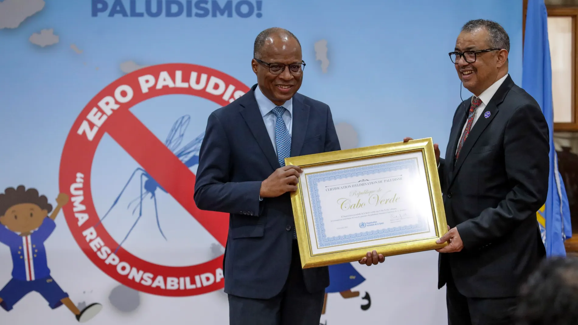 Praia (Cape Verde), 12/01/2024.- Cape Verde's Prime Minister Ulisses Correia e Silva (L) receives the malaria-free country certificate from the Director-General of the World Health Organization (WHO) Tedros Adhanom Ghebreyesus (R), at Praia, Santiago Island, Cape Verde, 12 January 2024. Cape Verde is the third country to be certified in the WHO's African region, joining Mauritius and Algeria, which were certified in 1973 and 2019, respectively. (Cabo Verde, Mauricio) EFE/EPA/ELTON MONTEIRO 