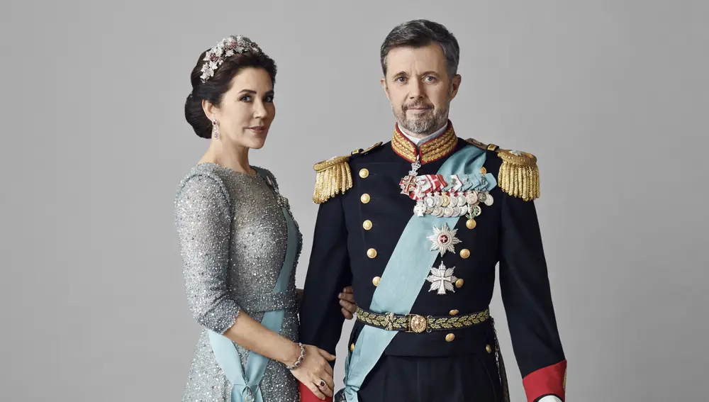 La casa real de Dinamarca ya ha publicado el retrato oficial de los príncipes Federico y Mary.