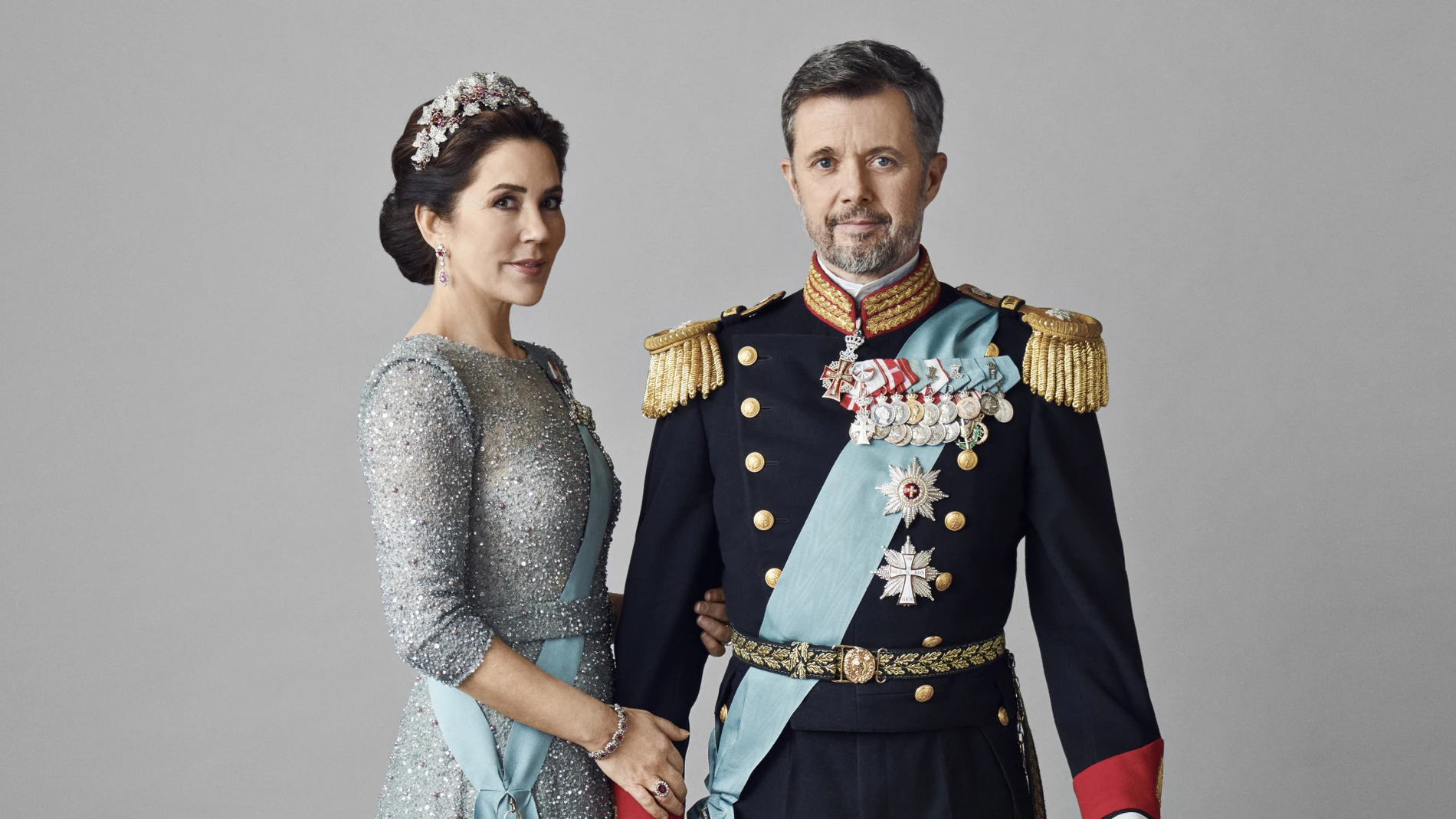 La casa real de Dinamarca ya ha publicado el retrato oficial de los príncipes Federico y Mary.