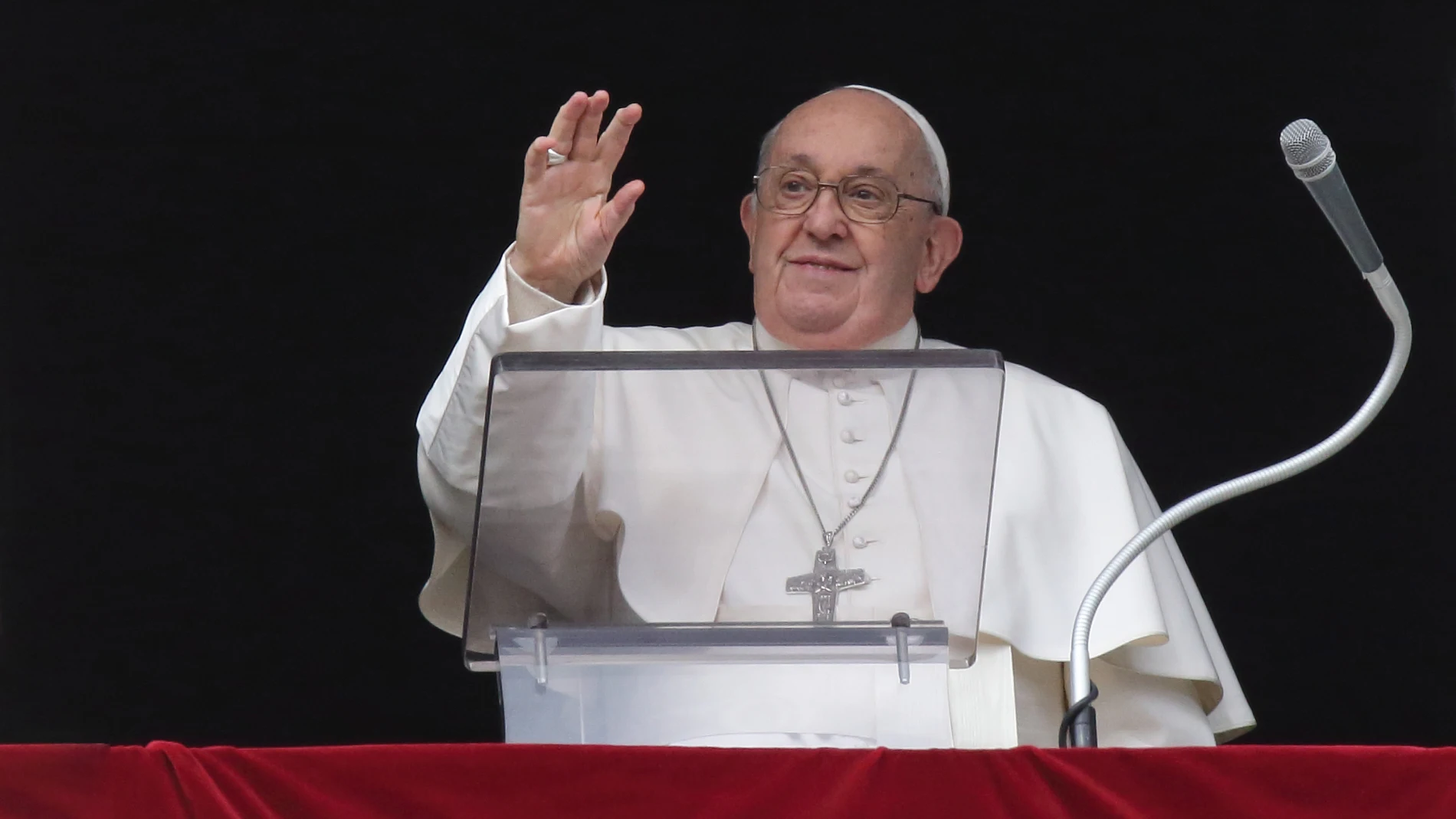 El Papa no pronuncia un discurso por tener "un poco de bronquitis": "Discúlpenme, tengo muchas dificultades para hablar"
