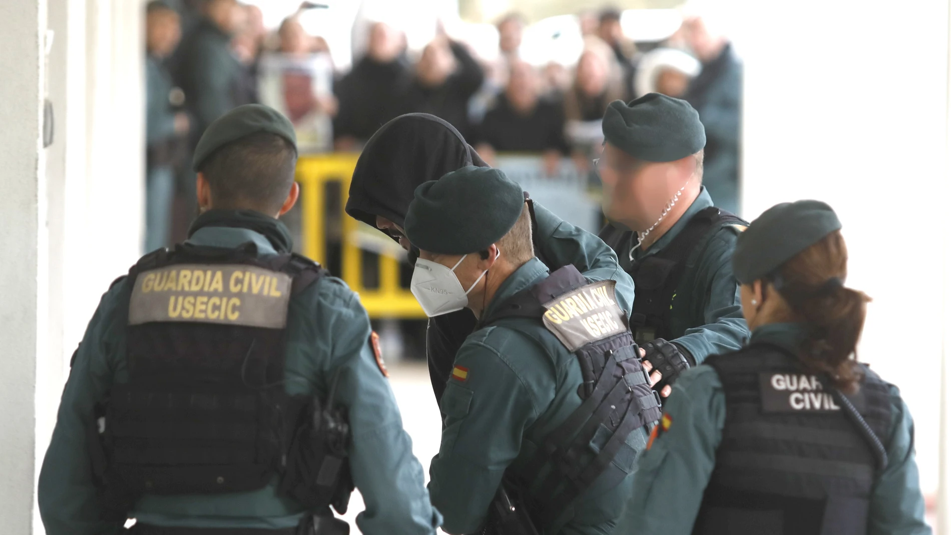 El acusado entra en los juzgados de San Roque (Cádiz)