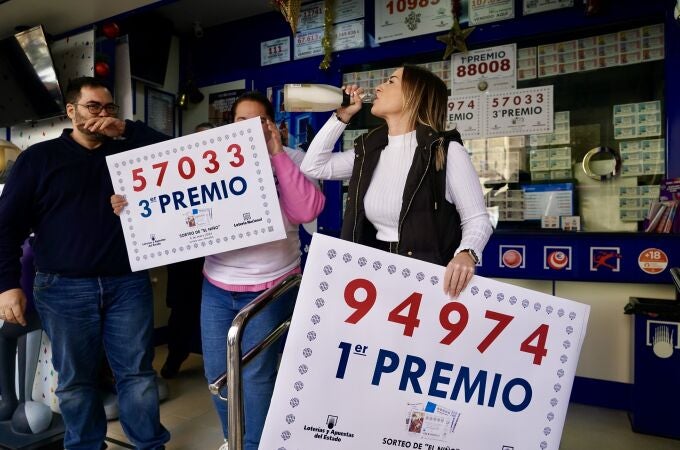 Administración Nº 51 la Gata Loca, en la calle Catapilco en el Barrio de Puerta Blanca donde ha caído el Primer y Tercer Premio de la Lotería del Niño. A 6 de enero de 2023, en Granada.