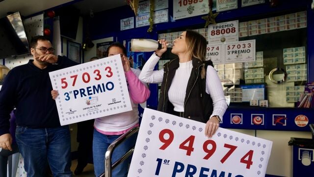 Administración Nº 51 la Gata Loca, en la calle Catapilco en el Barrio de Puerta Blanca donde ha caído el Primer y Tercer Premio de la Lotería del Niño. A 6 de enero de 2023, en Granada.