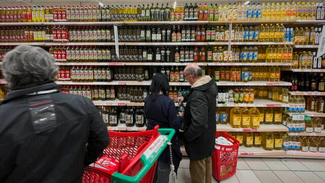 Subida de precios de aceites de oliva y girasol en supermercados.