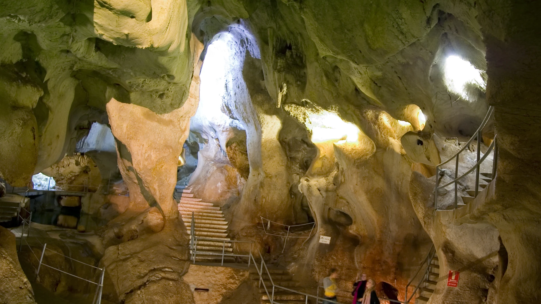 Cuevas del Tesoro (Rincón de la Victoria, España)