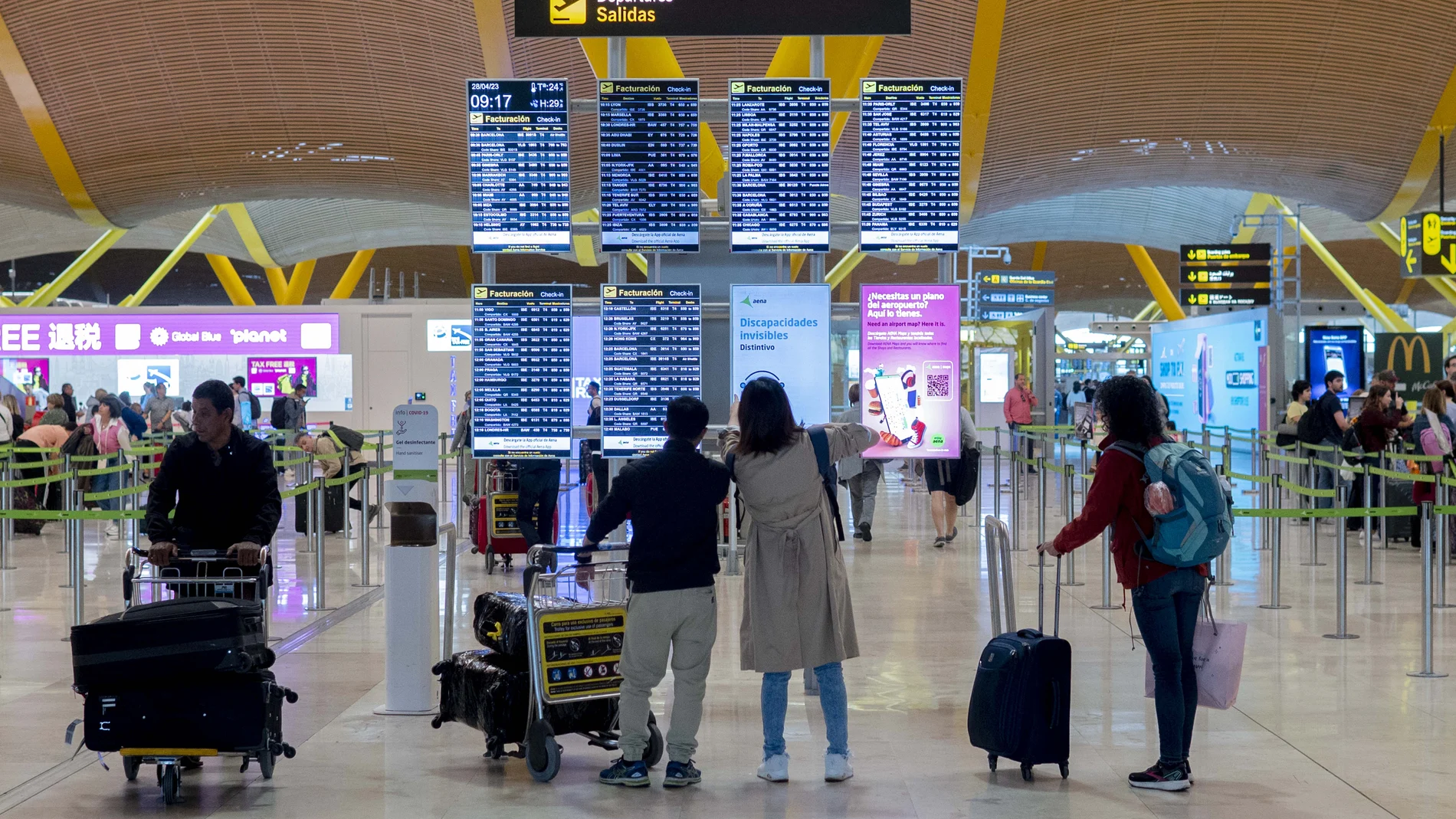 Economía.- Los aeropuertos de Aena cierran 2023 con más de 283 millones de pasajeros superando niveles prepandemia
