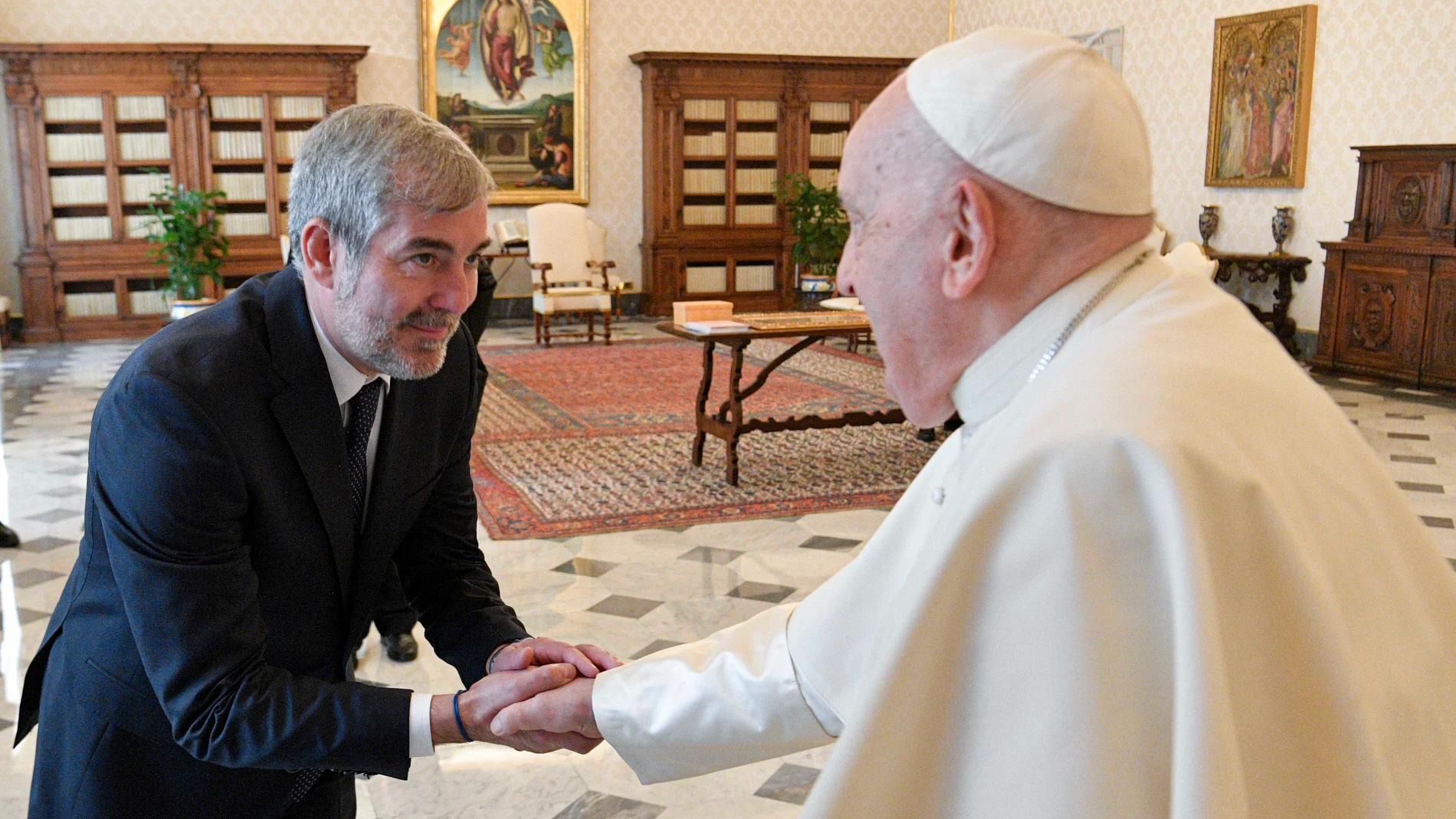 El Papa durante su entrevista con el presidente canario, Fernando Clavijo, el pasado día 15 