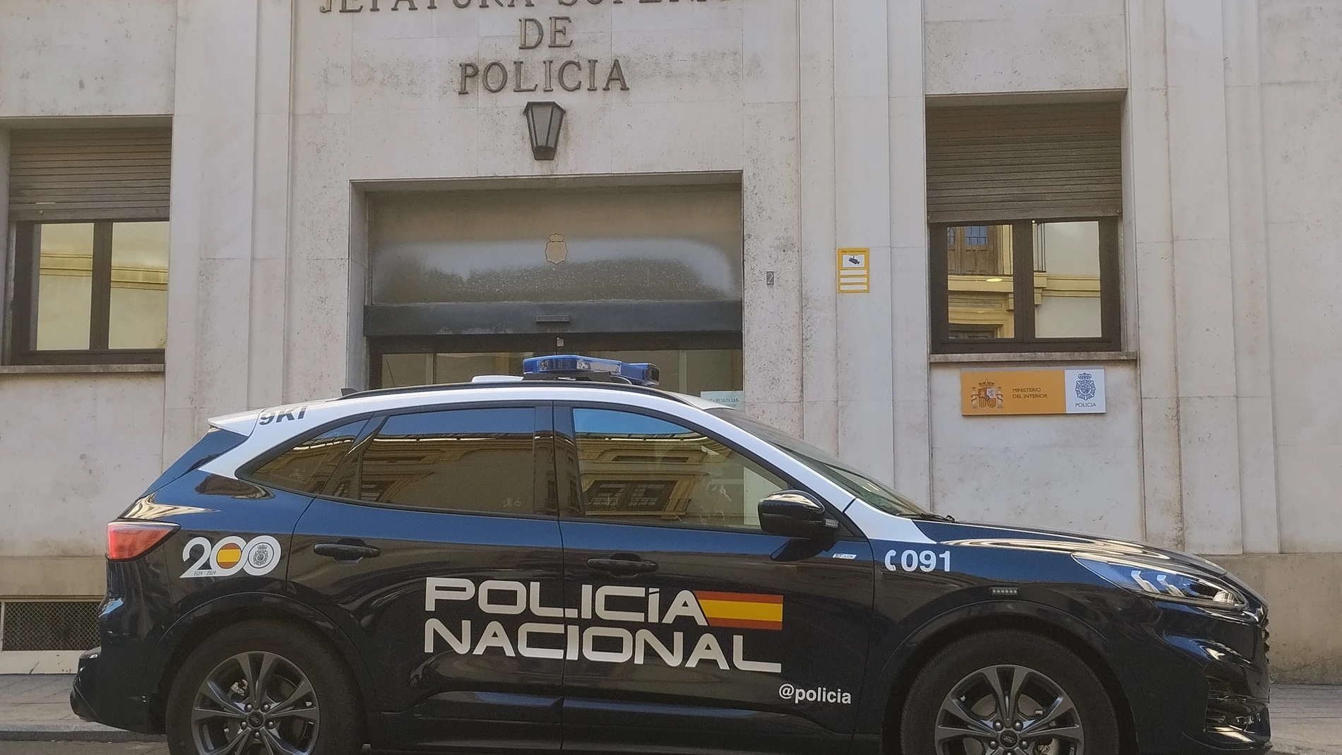Vehículo de Policía Nacional estacionado frente a la Jefatura Superior de Policía Nacional en Murcia POLICÍA NACIONAL 15/01/2024