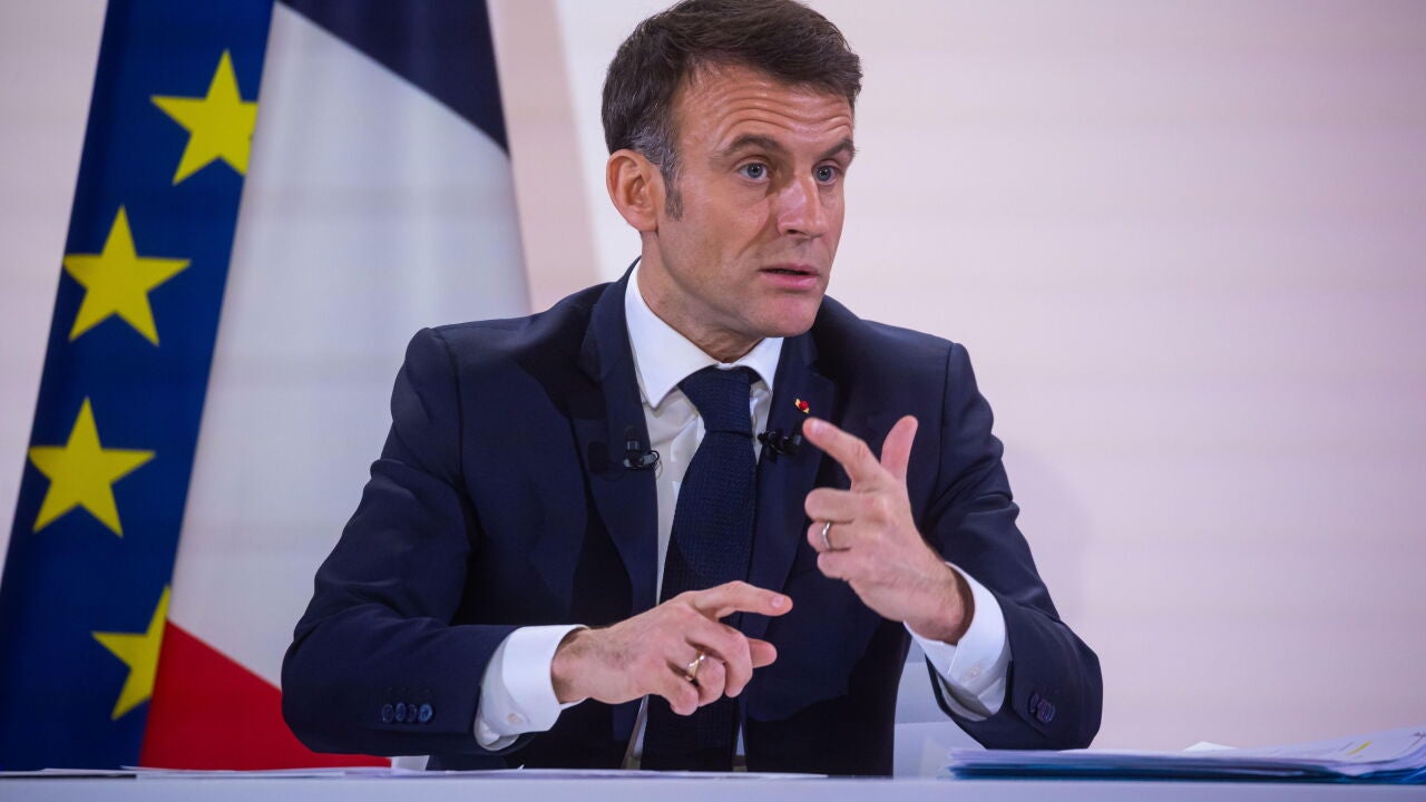 マクロン大統領、フランスの出生率向上のため無料の不妊検査を提供