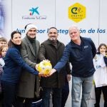 Iker Casillas con el alcalde de Móstoles