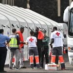 Salvamento Marítimo ha acompañado hasta el puerto de La Restinga, en El Hierro, a un cayuco con 39 personas que fue localizado a ocho kilómetros al sur de la isla.