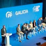 Rueda, con los candidatos de su equipo de Gobierno.