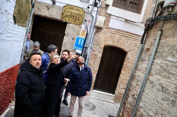 La alcaldesa visitó las obras de mejora de la Ruta Turística de los Miradores en Granada