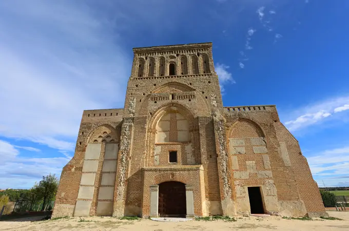 La catedral del mudéjar que se alza en un pequeño pueblo de Ávila y que no se puede visitar